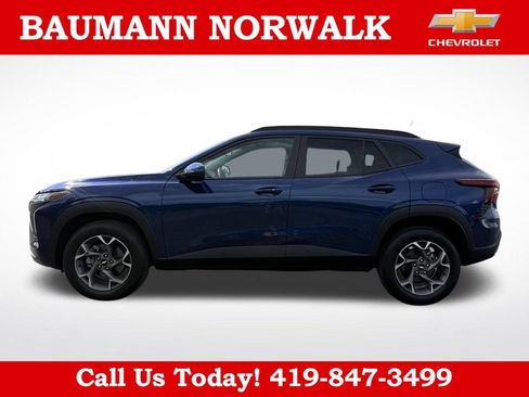 Used 2024 Chevrolet Trax LT w/ Driver Confidence Package FWD image 4