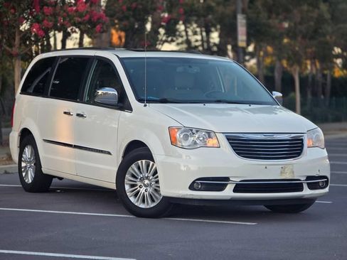 Used 2012 Chrysler Town & Country Limited w/ Luxury Group FWD image 1