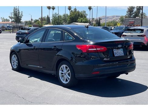 Used 2018 Ford Focus SE FWD image 4