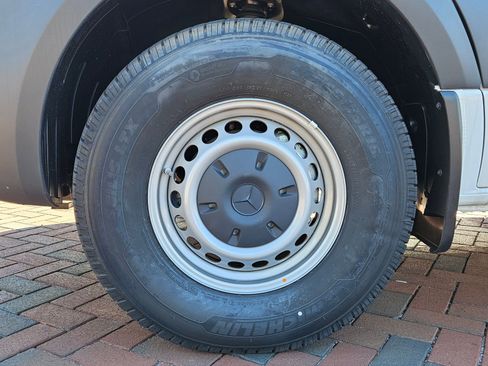 New 2024 Mercedes-Benz Sprinter 2500 image 12