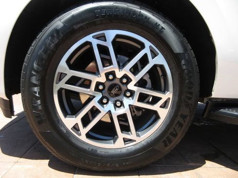 Used 2025 Ford Expedition Max Active RWD image 8