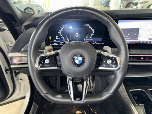 Used 2025 BMW 760i xDrive w/ Executive Package AWD/4WD image 21