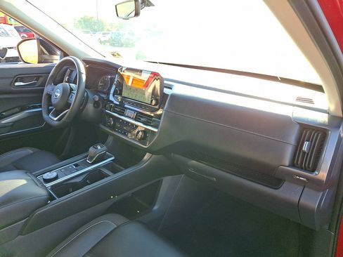 Used 2023 Nissan Pathfinder SL image 11