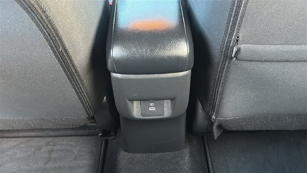 Used 2025 Nissan Versa SV FWD image 31