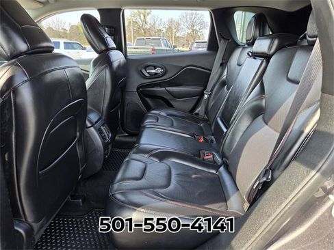 Used 2020 Jeep Cherokee Trailhawk image 13