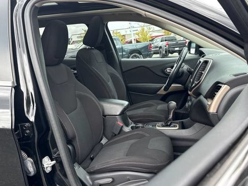 Used 2017 Jeep Cherokee Latitude w/ Comfort/Convenience Group FWD image 24