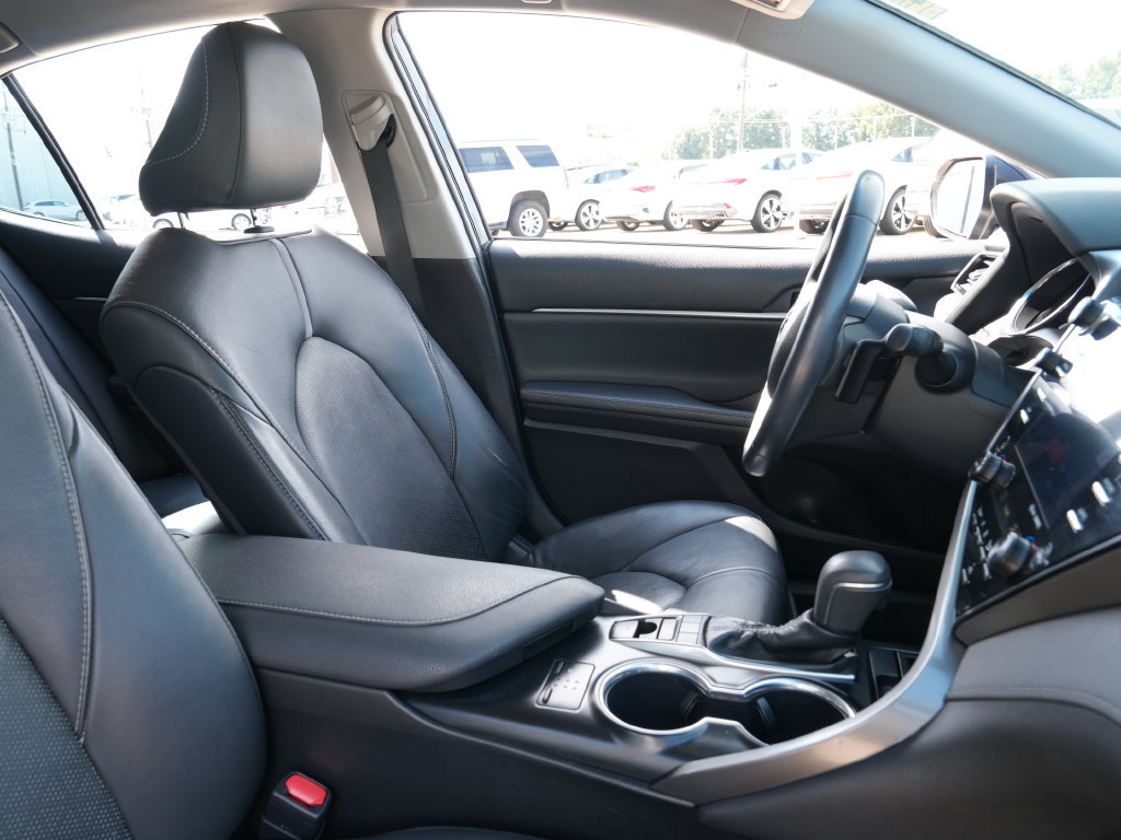Used 2019 Toyota Camry XSE FWD image 16