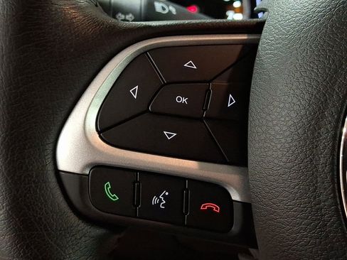 Used 2020 Jeep Renegade Latitude w/ Cold Weather Group image 16