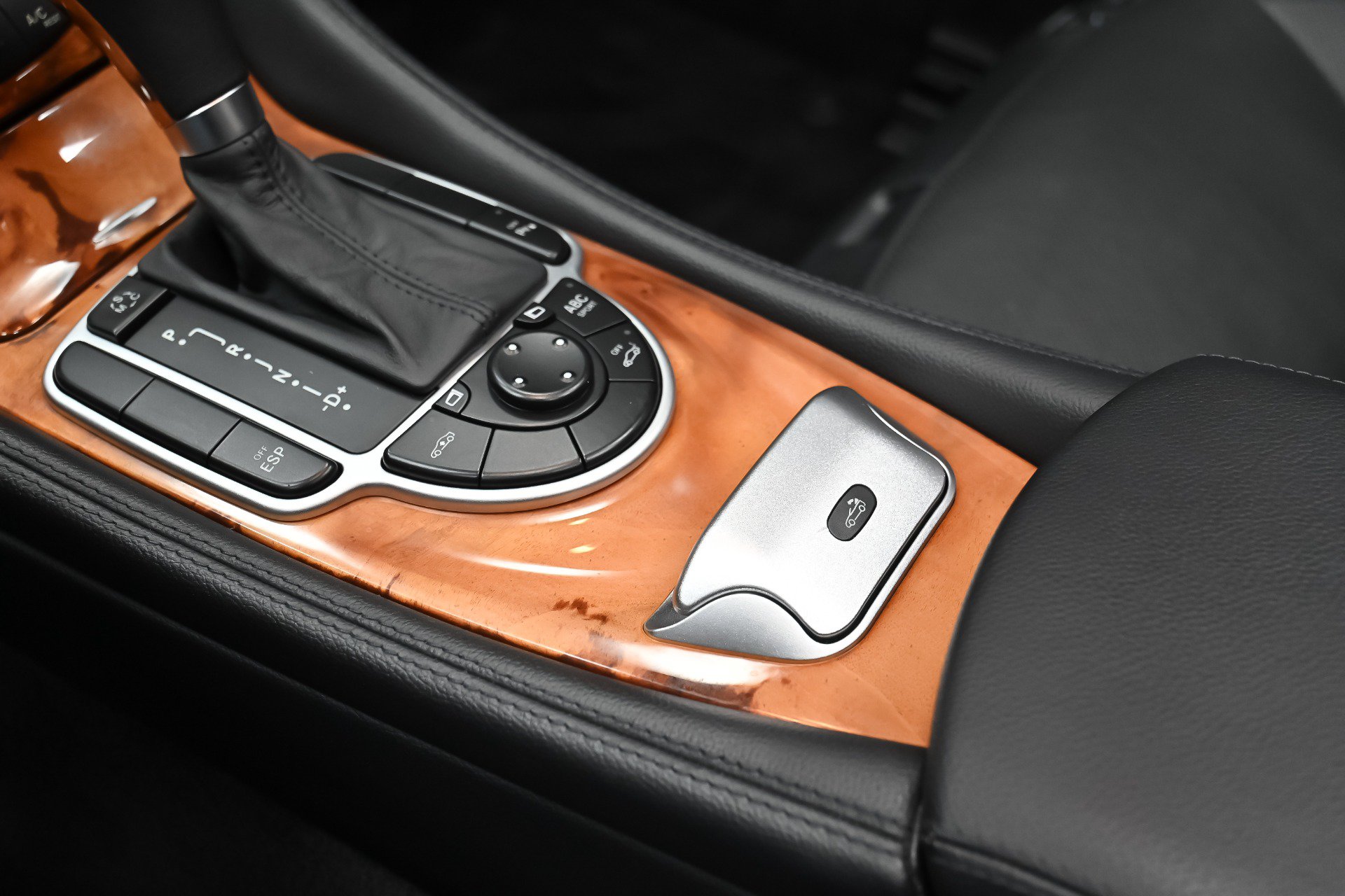 Used 2009 Mercedes-Benz SL 550 image 23