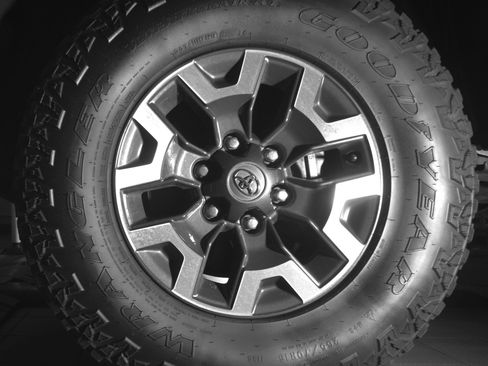Certified 2021 Toyota Tacoma TRD Off-Road AWD/4WD image 9