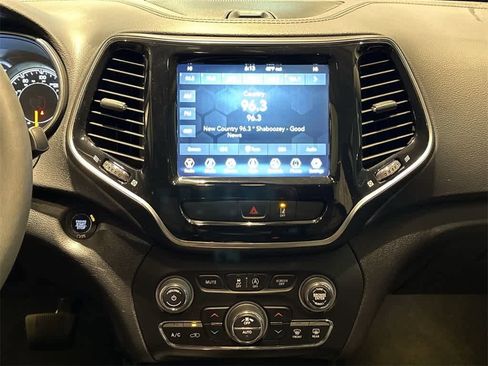 Used 2022 Jeep Cherokee Limited image 16
