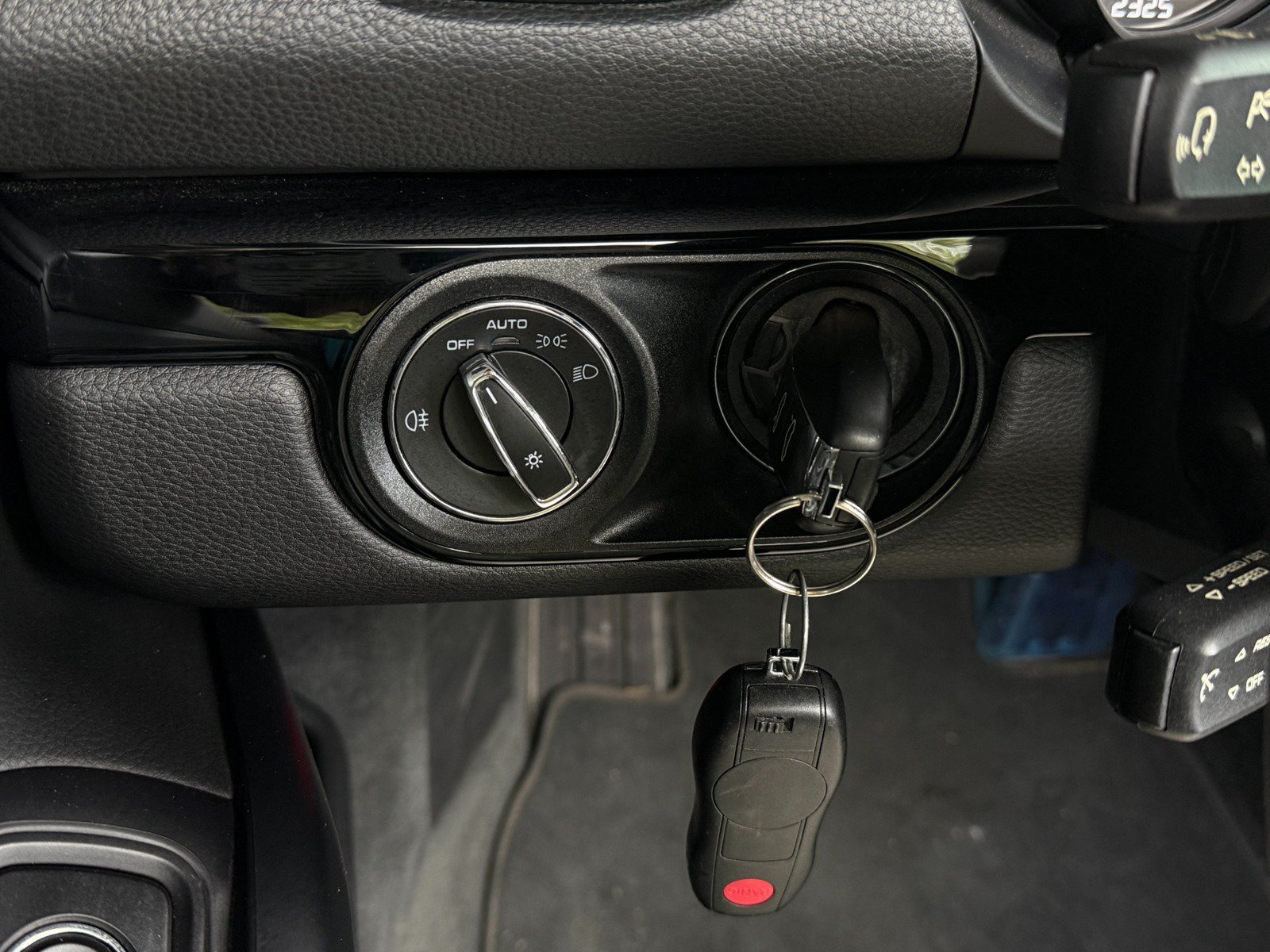 Used 2021 Porsche 718 Boxster RWD image 35