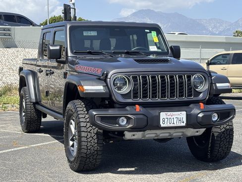 Used 2026 Jeep Gladiator Mojave AWD/4WD image 8