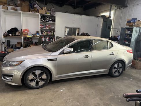 Used 2011 Kia Optima EX w/ Hybrid Premium Technology Pkg image 4
