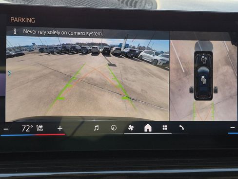 Certified 2024 BMW X7 xDrive40i w/ M Sport Package image 19