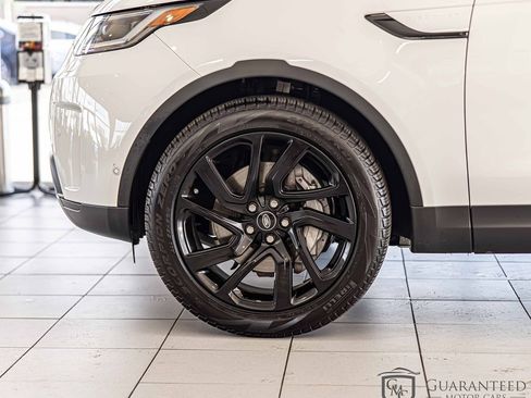 Used 2024 Land Rover Discovery S image 8