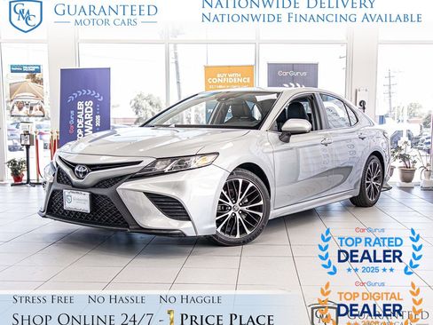 Used 2020 Toyota Camry SE FWD image 1