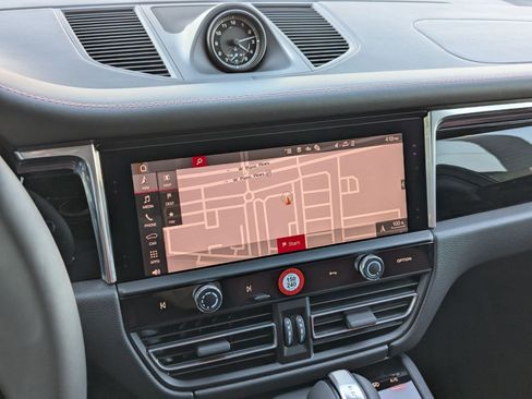 New 2026 Porsche Macan image 17