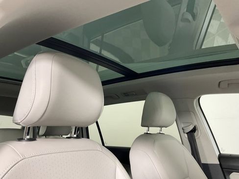 Used 2018 Volkswagen Tiguan SEL image 22