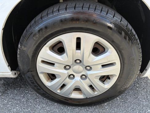 Used 2019 Dodge Grand Caravan SE FWD image 19