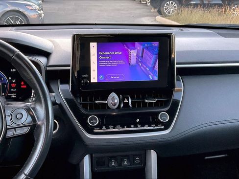 Used 2023 Toyota Corolla Cross XLE image 6