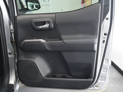 Used 2020 Toyota Tacoma TRD Off-Road image 38