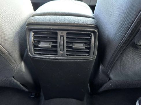 Used 2017 Nissan Rogue SV FWD image 23