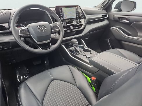 Used 2022 Toyota Highlander XSE AWD/4WD image 11