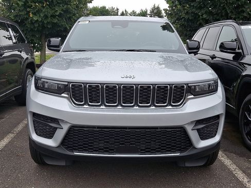 New 2025 Jeep Grand Cherokee Laredo X image 2