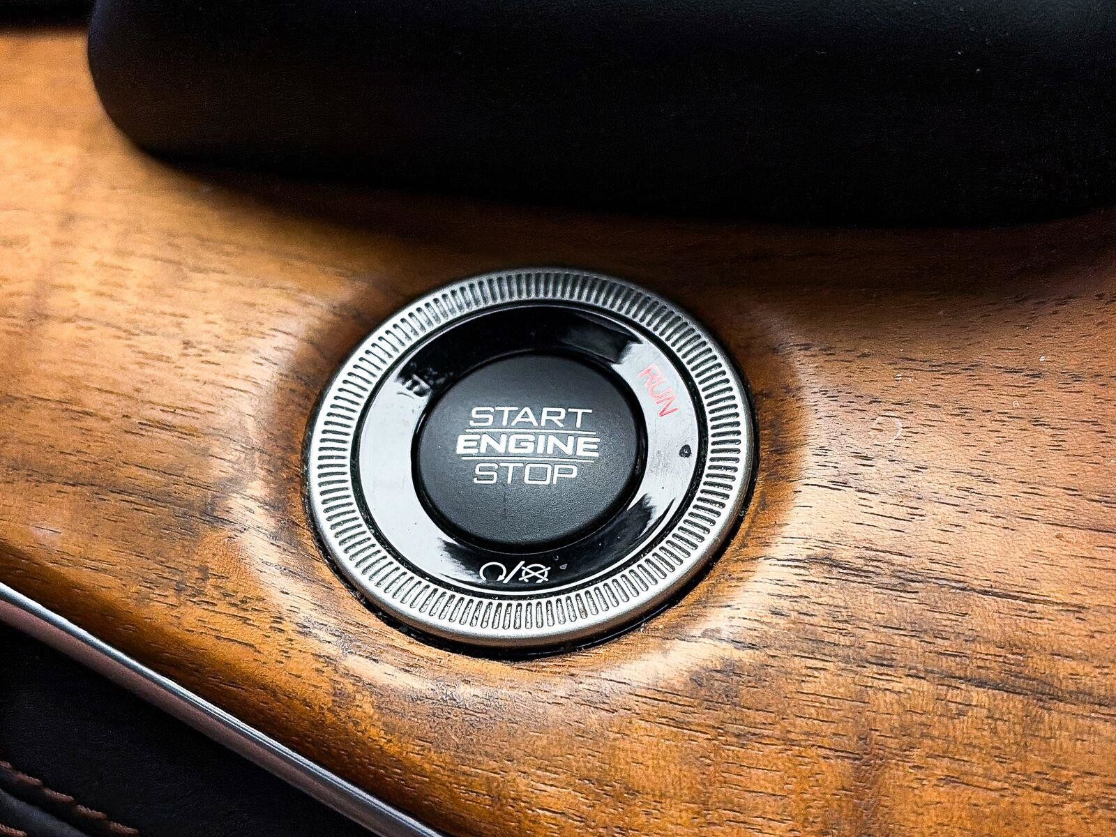 Used 2022 Jeep Grand Cherokee Summit AWD/4WD image 30