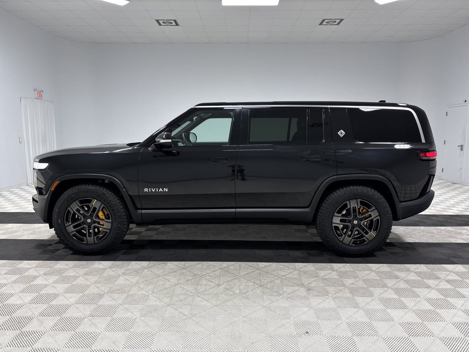 Used 2023 Rivian R1S Adventure Quad AWD/4WD image 2