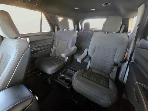 Used 2020 Ford Explorer XLT image 8