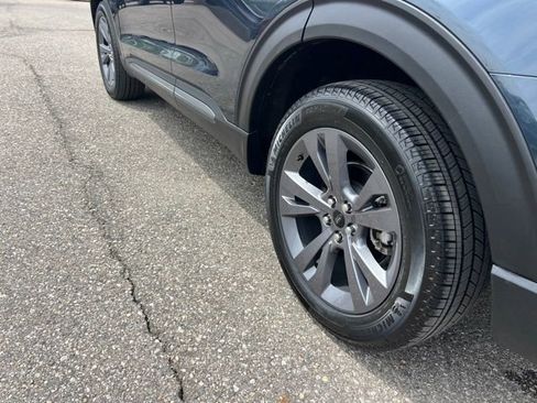 Certified 2024 Ford Explorer XLT w/ Equipment Group 202A AWD/4WD image 27