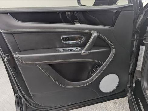 Used 2018 Bentley Bentayga AWD/4WD image 12