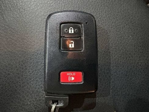 Used 2017 Toyota Tacoma Limited w/ Tow Package AWD/4WD image 19