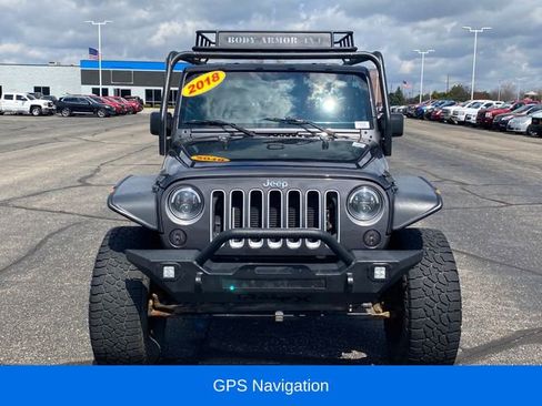 Used 2018 Jeep Wrangler Unlimited Sahara AWD/4WD image 2
