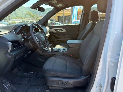 Used 2023 Chevrolet Traverse LT image 24