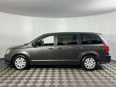 Used 2019 Dodge Grand Caravan SE w/ UConnect Hands-Free Group image 9
