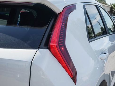 Certified 2025 Kia Niro EX FWD image 11