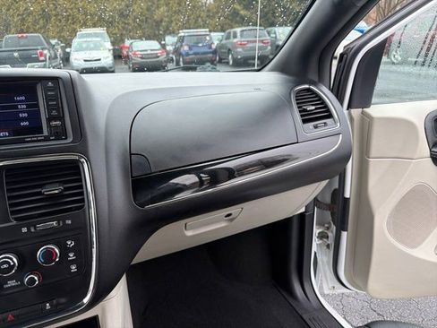 Used 2019 Dodge Grand Caravan SXT image 30