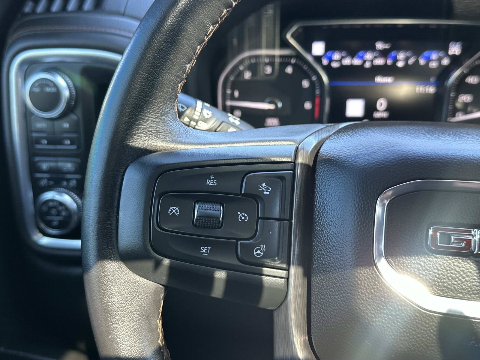 Used 2022 GMC Sierra 2500 AT4 w/ AT4 Preferred Package AWD/4WD image 23