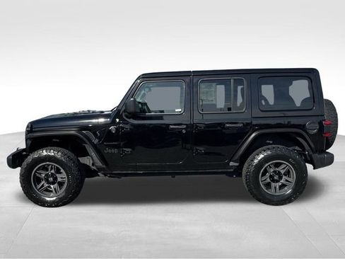 Used 2024 Jeep Wrangler Unlimited Sahara AWD/4WD image 2