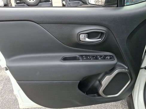 Used 2022 Jeep Renegade Latitude image 14