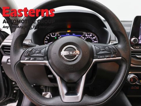 Used 2024 Nissan Altima 2.5 SV FWD image 10