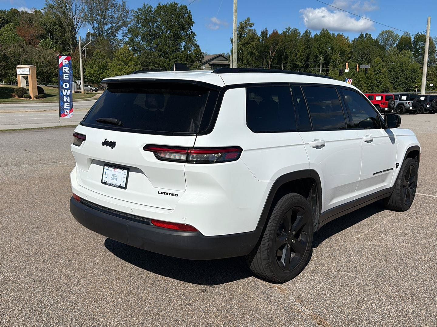 Used 2024 Jeep Grand Cherokee L Limited w/ Black Appearance Package RWD image 3