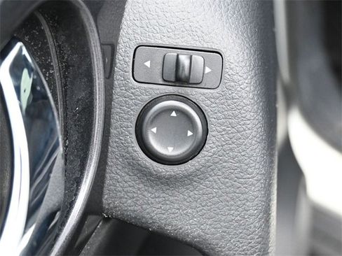 Used 2017 Nissan Rogue SV image 12