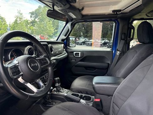 Used 2018 Jeep Wrangler Unlimited Sahara AWD/4WD image 15