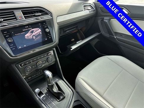 Used 2018 Volkswagen Tiguan SE w/ Panoramic Sunroof Package image 18