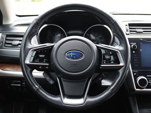 Used 2018 Subaru Outback 2.5i Touring w/ Popular Package #3 AWD/4WD image 18