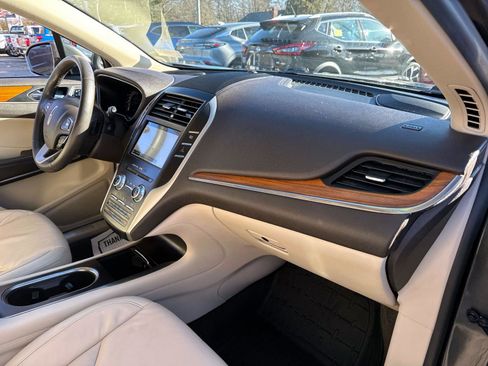 Used 2017 Lincoln MKC Select w/ Select Plus Package image 6